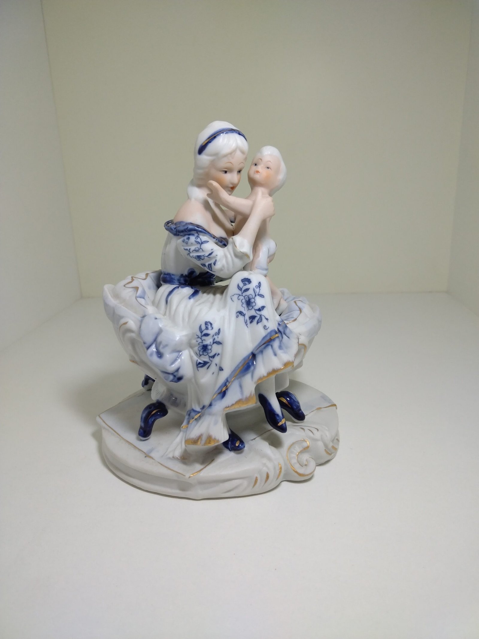 Capodimonte Style Mother with child figure