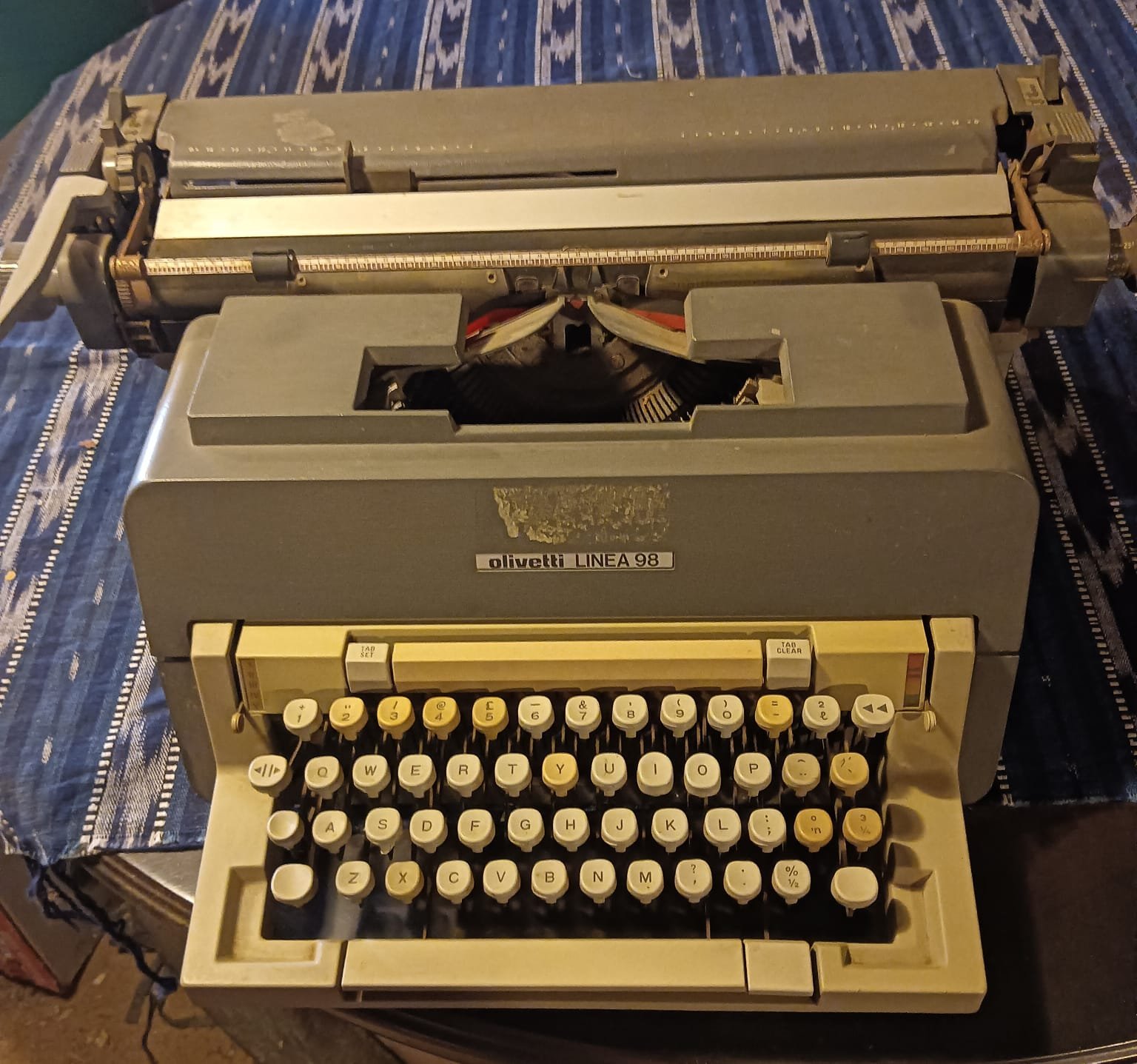 Mechanical Olivetti Linea 98 typewriter